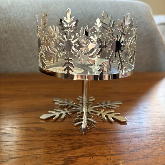 Bath & Body Works 3 Wick Candle Holder Snowflake Pedestal - Picture 3 of 3